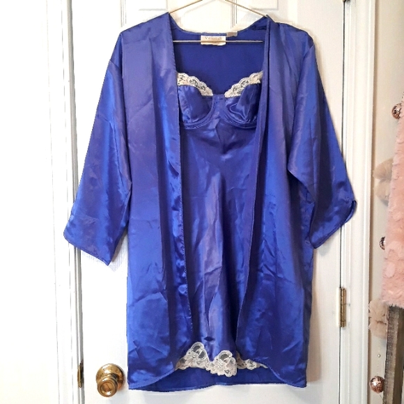 VTG Victoria's Secret purple slip and robe set - Picture 1 of 10